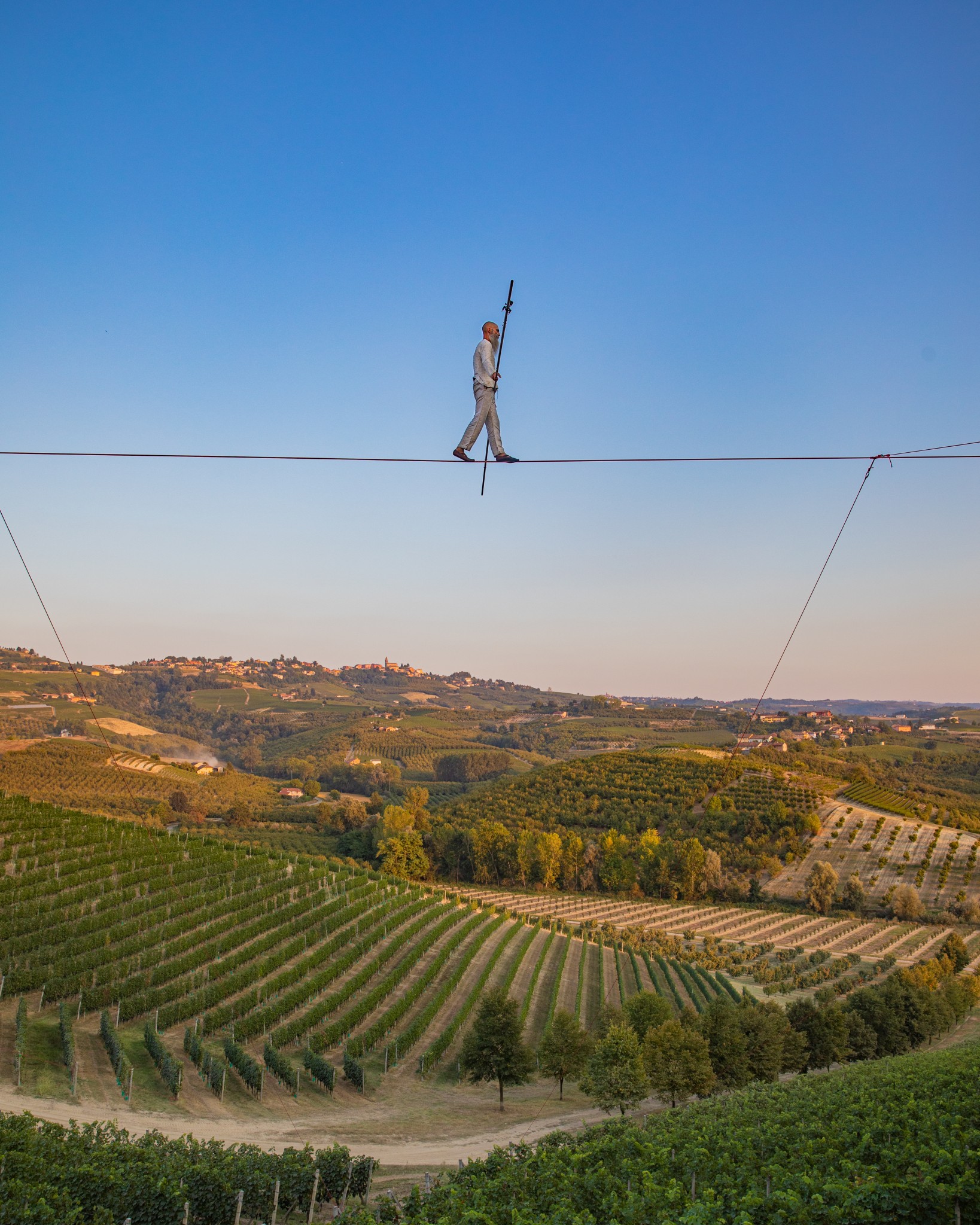 copertina di Camminare nel cielo, di e con Andrea Loreni