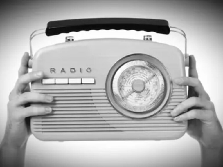 copertina di Cacciatori di onde: costruiamo una radio!