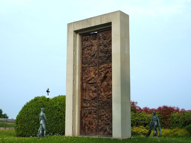 La scultura Ianua Mundi a Zola Predosa (BO)