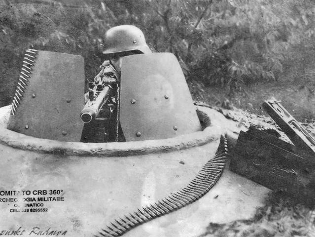 Mitragliere tedesco in bunker Tobruk